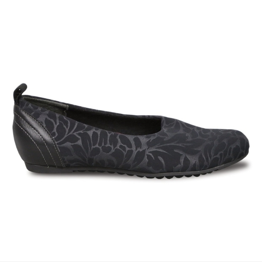 Munro Iriana Traveler Flats Black Floral Comfort Slip On Shoes Size 5M